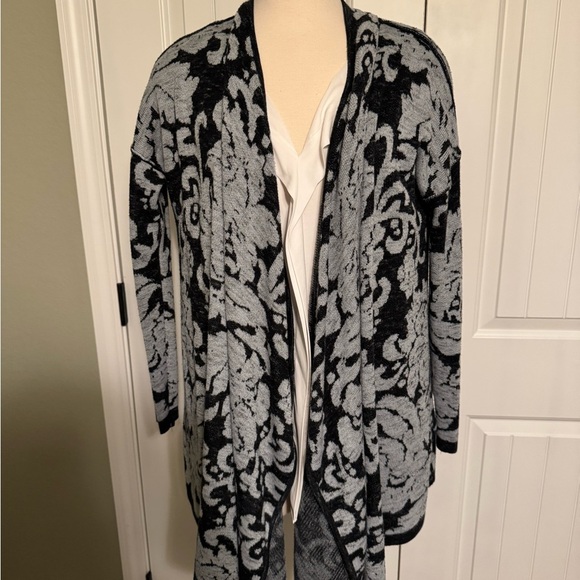 Elegant Black and Gray Women's Maternity Sweater Jacket EUC - Picture 2 of 7